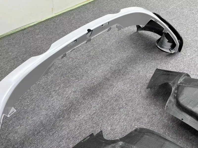 High Quality Fast Delivery Whole Sale Price Prepreg Dry Carbon Fiber RYF Rear Bumper for  720S